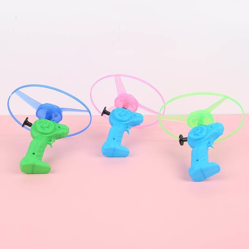 Children's fighting light -up pull rope Flying saucer night market stall supply sources toys outdoor square flash flying sky pull line flying tray