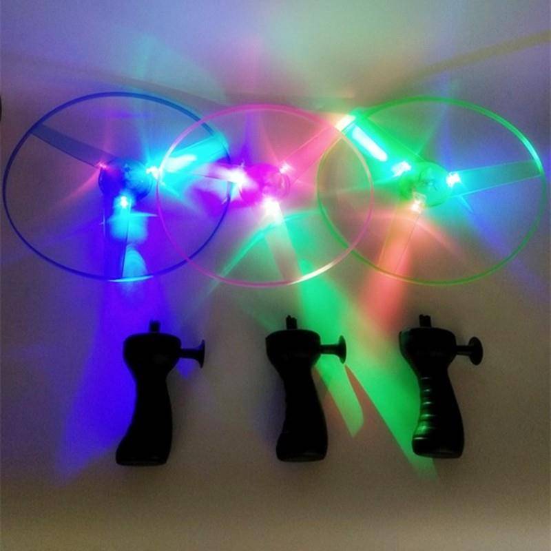 Large pull -line light -up flying saucer handle colorful night light flying disk outdoor parent -child toy ground hot selling supply sources