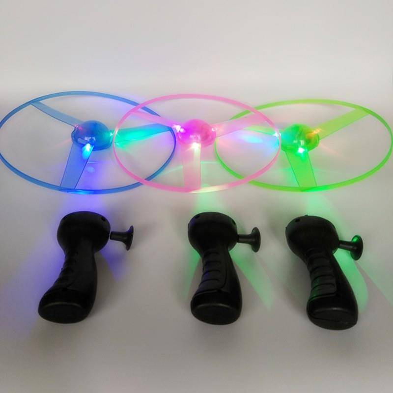 Large pull -line light -up flying saucer handle colorful night light flying disk outdoor parent -child toy ground hot selling supply sources