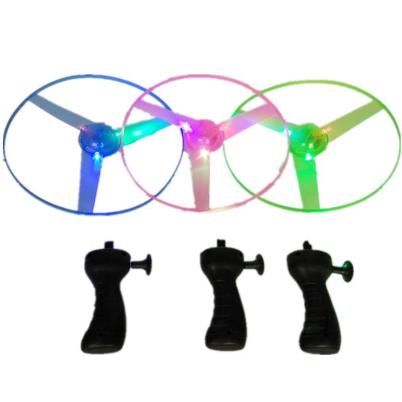 Large pull -line light -up flying saucer handle colorful night light flying disk outdoor parent -child toy ground hot selling supply sources