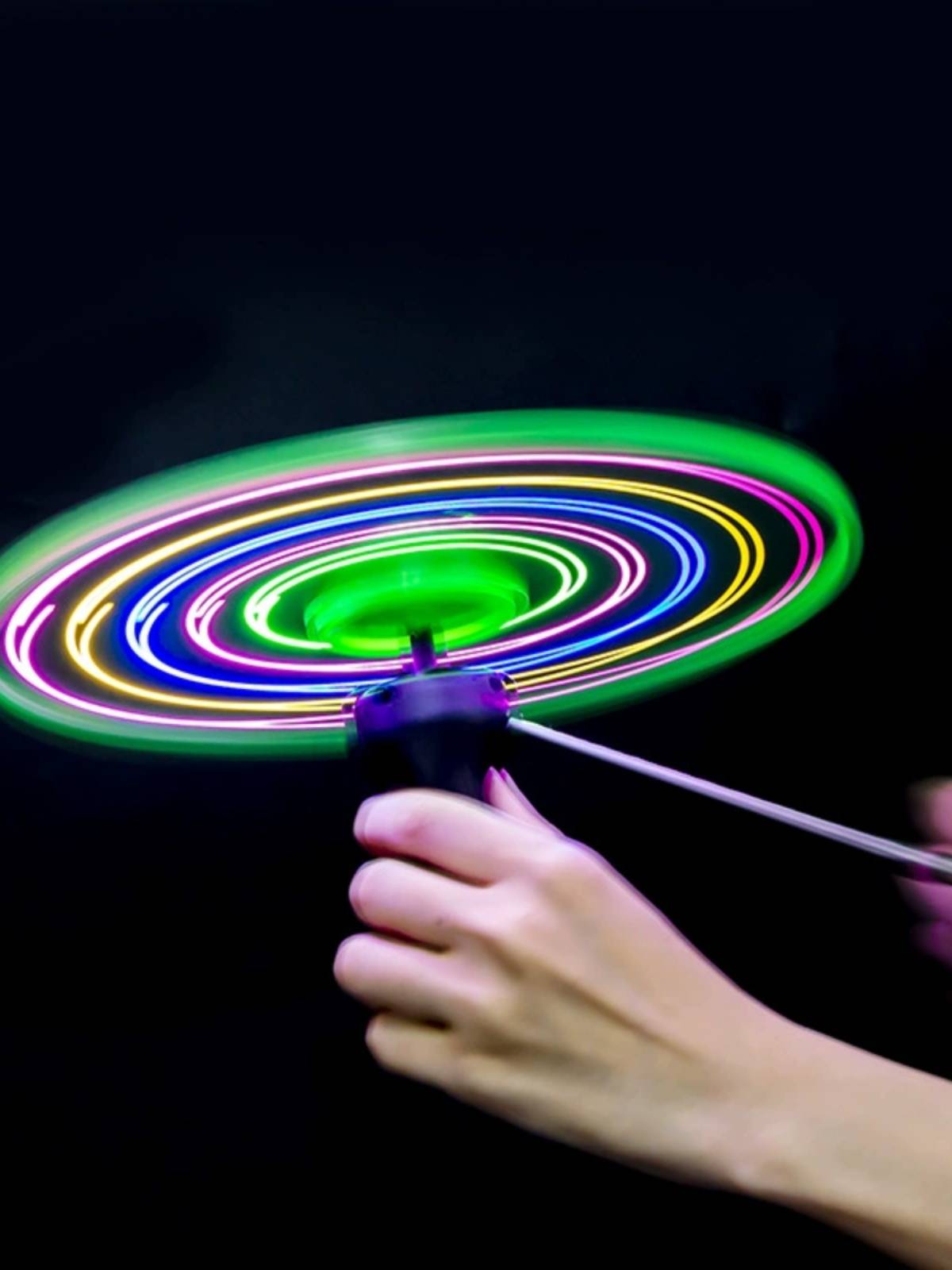 The new colorful light emitting flying saucer 5 light pull line flying saucer flying sky fairy six light flying disk children's land outdoor toys