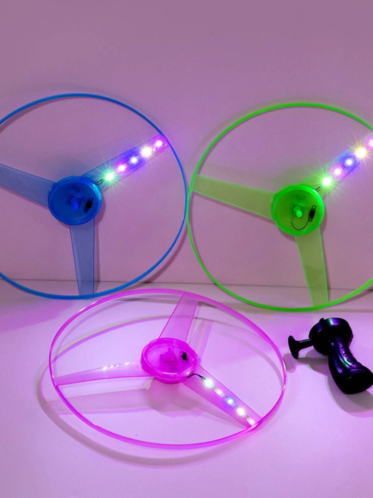 The new colorful light emitting flying saucer 5 light pull line flying saucer flying sky fairy six light flying disk children's land outdoor toys