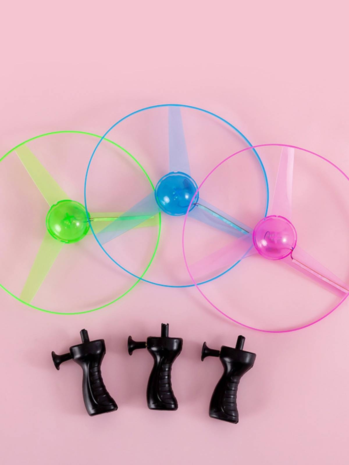 The new colorful light emitting flying saucer 5 light pull line flying saucer flying sky fairy six light flying disk children's land outdoor toys