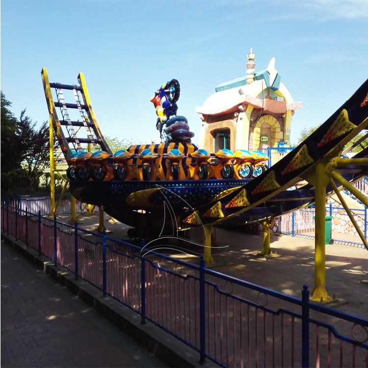 Extreme Attractions Park Flying UFO Disk Frisbee on Track Mega Disco Ride