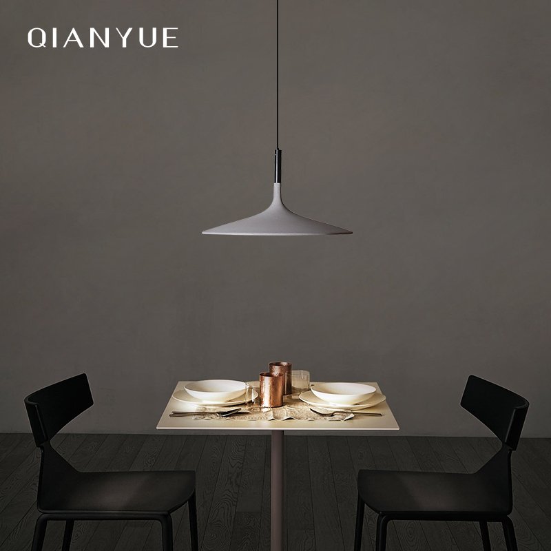 Wabi-sabi style designer restaurant frisbee chandelier cement Nordic creative study dining table straw hat chandelier