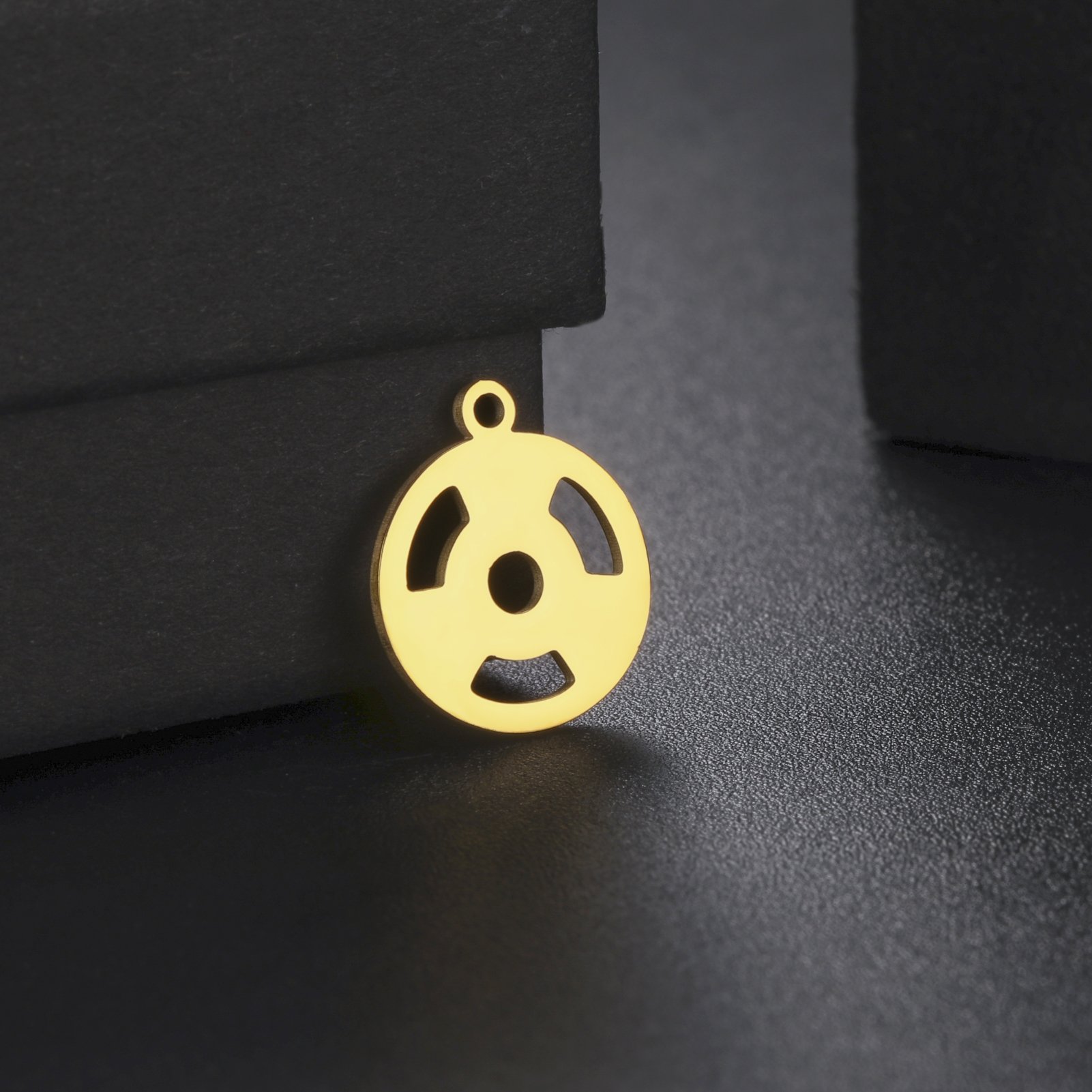 Wholesale Mini Stainless Steel Disc Charm Gold Plated Hollow Out Frisbee Pendant Accessories For Necklace Bracelet