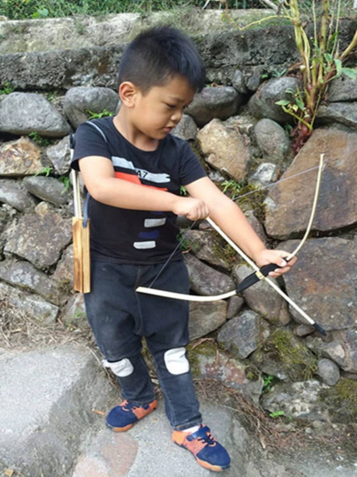 Bamboo, wooden bow and arrow toy kindergarten children's outdoor game equipment without harm to shooting toys soft tape products