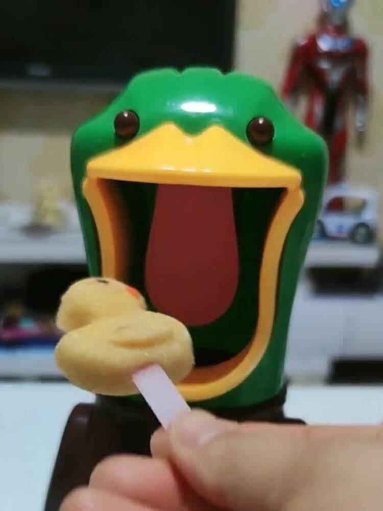 Douyin, the same model, hit me duck children's parent -child interactive toys, boys air power soft shotguns, fired