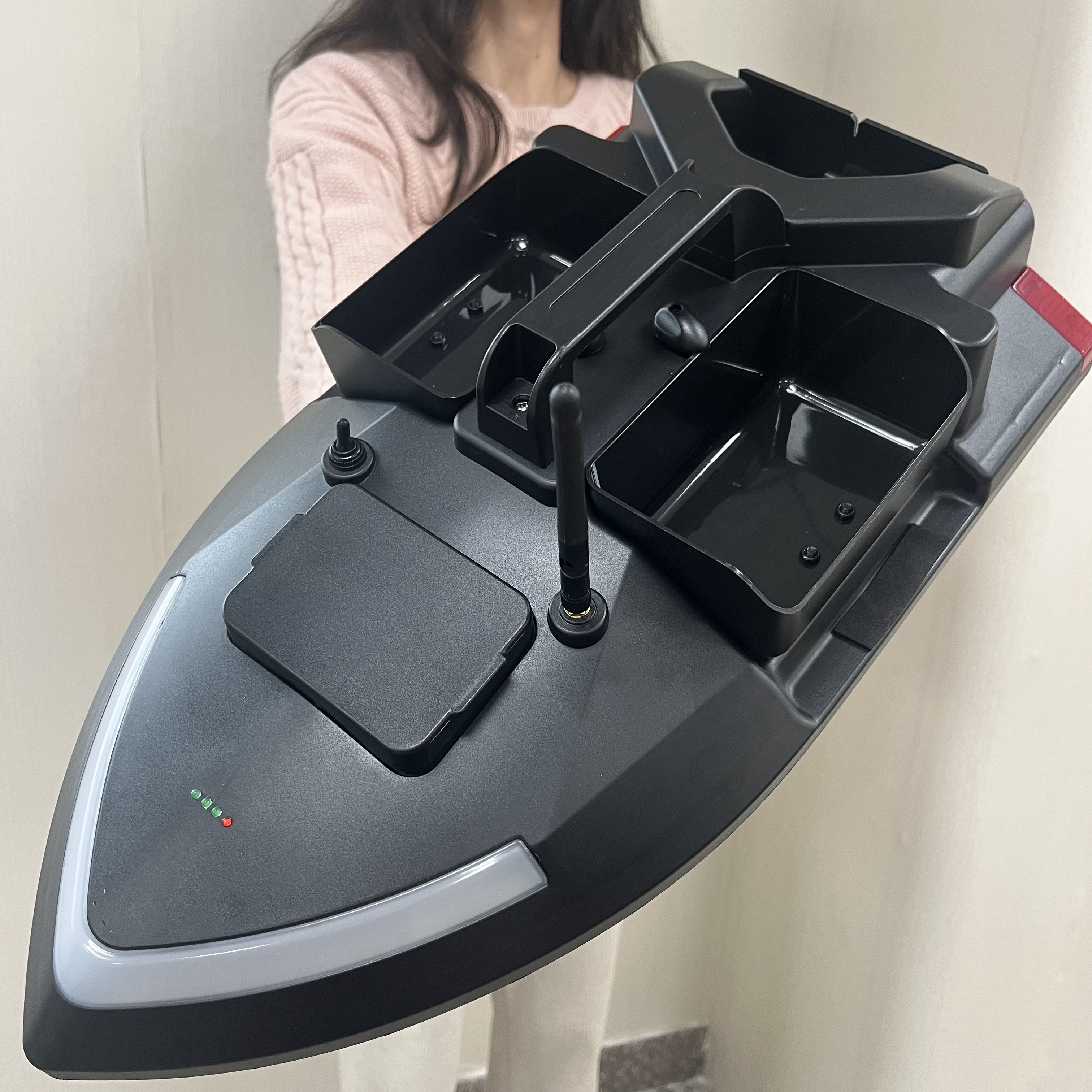 Flytec V020 High Speed 500m GPS RC Bait Boat Intelligent 40 Positioning Points 3 Hoppers Fishing Bait Boat With LED Light
