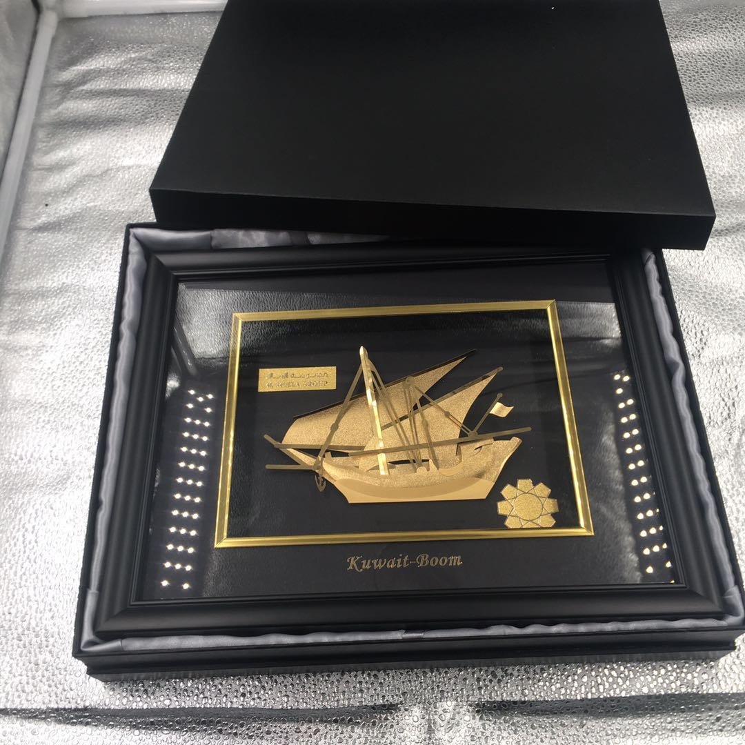 VIP GIFT HIGH QUALITY METAL MODEL SHIP, 24k GOLD FOIL DHOW FRAME ,24k Gold Foil Boat FRAME Craft for Sale