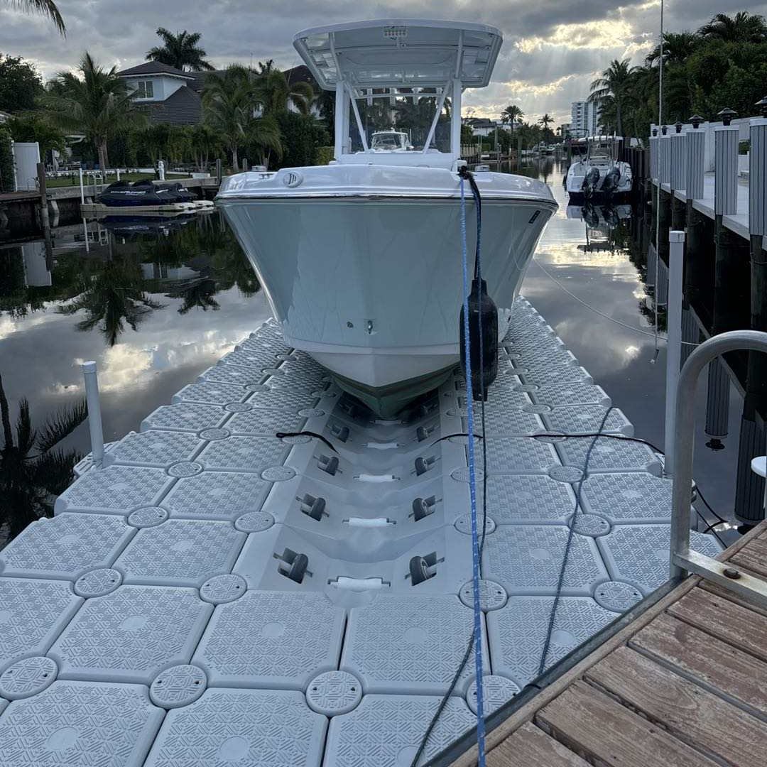 Hot Sale Jet Ski Dock with Rollers Plastic Modular Pontoon Blocks Floating Brick for Boat Docks