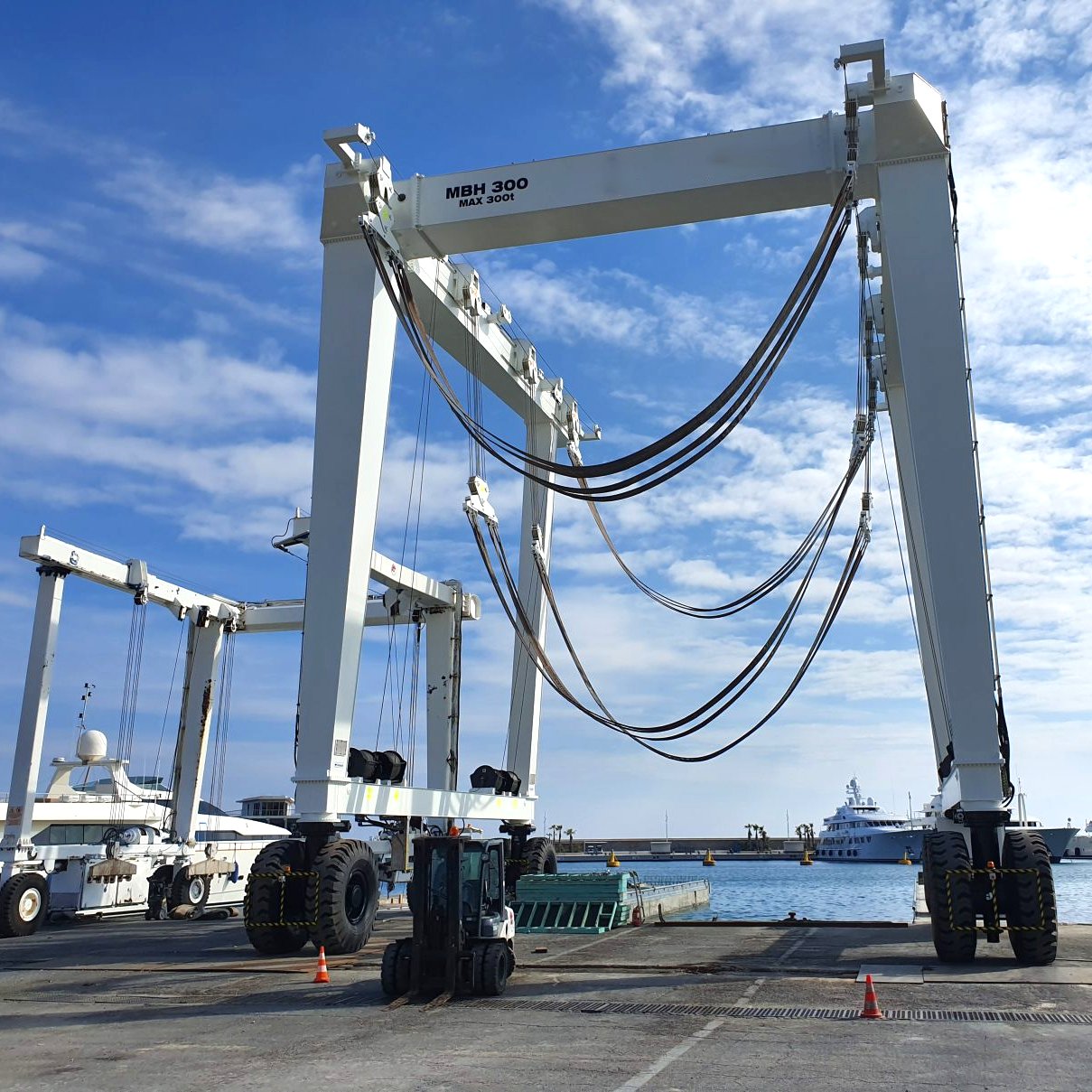 25-100 Ton Rubber Wheeled Mobile Marine Gantry Crane for Outdoor Engineering & Construction Machinery High-Quality for Sale