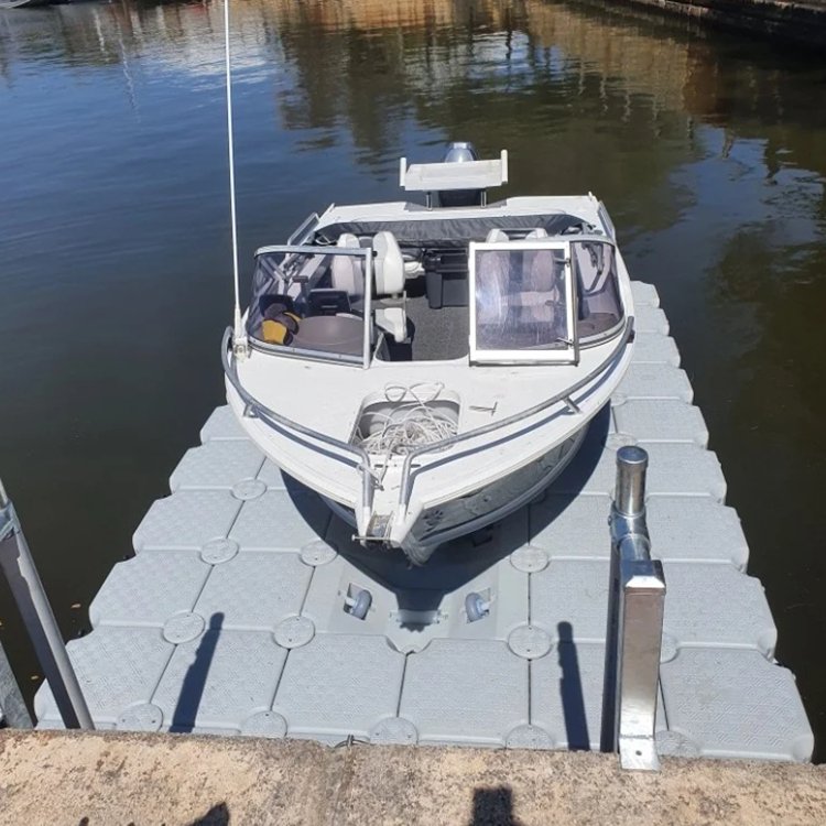 Plastics Modular Floating Dock Jetski Pontoon with Roller Cubes and Winch