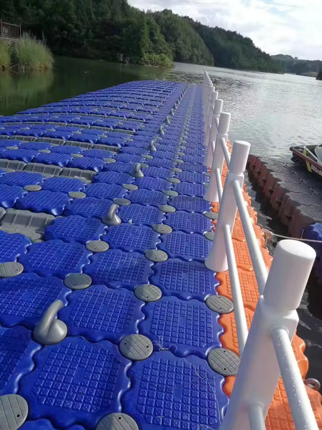 V-Shaped Floating Dock for Jet Skis Micro-Boats Durable HDPE Plastic Pontoon with Anchor Down Piston Feature Marine Application