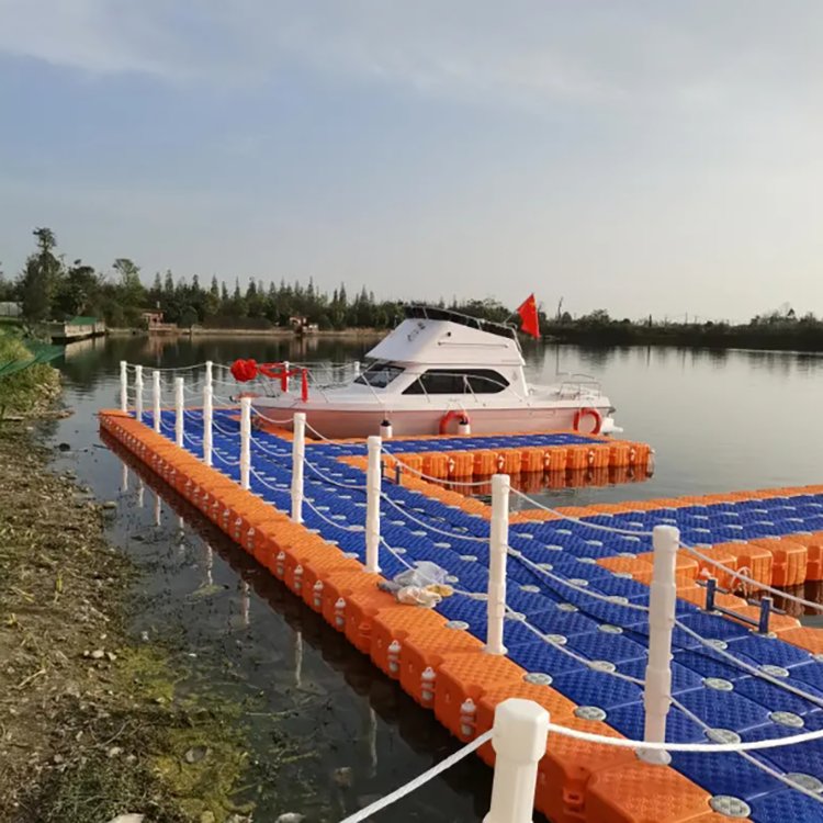 Cheap Price Hdpe Simple Assembly Fishing Pontoon Plastic Modular Floating Dock with Free Accessories