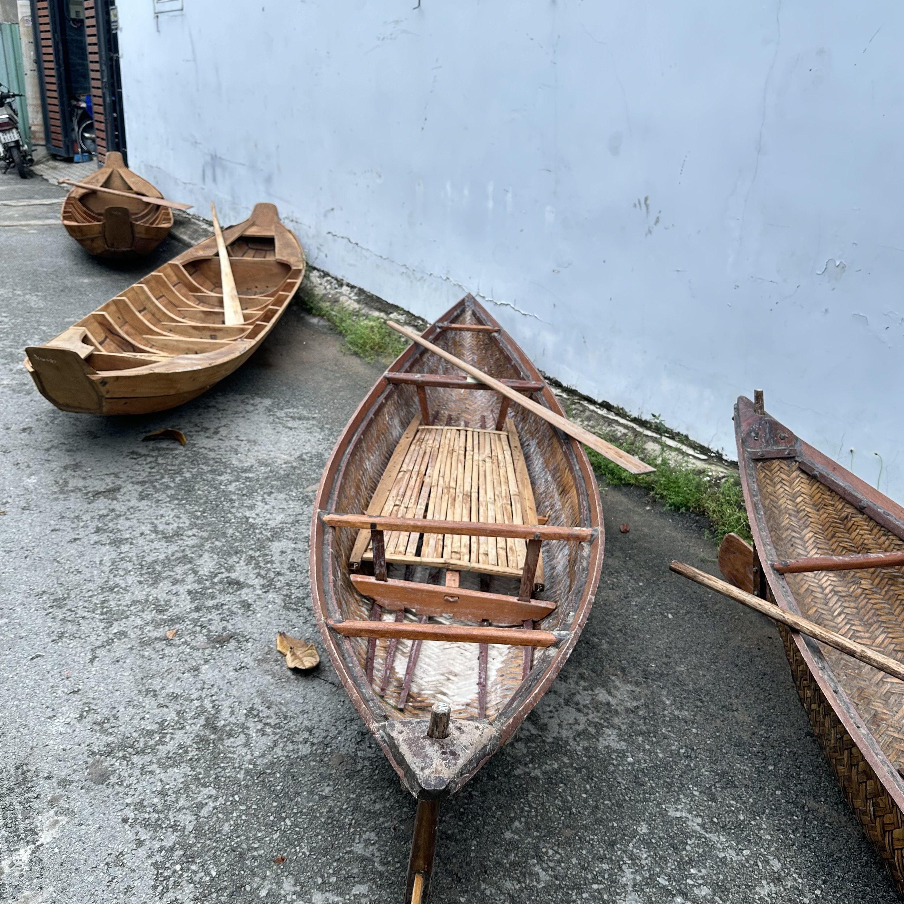 Handmade Bamboo Boats for Fishing Entertainment Decoration Competitive Priced Wood Craft From Vietnam Outdoor Lake River Rowing