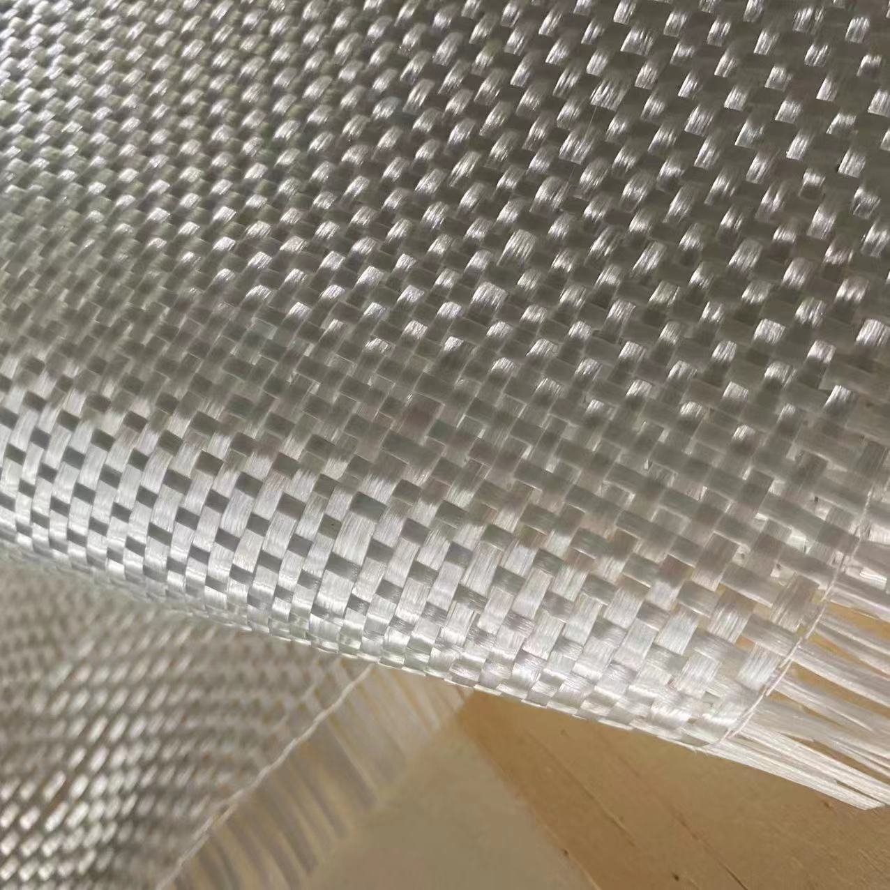 China Manufacturer 400Gsm Fiberglass Woven Roving Fiberglass Fabric Cloth
