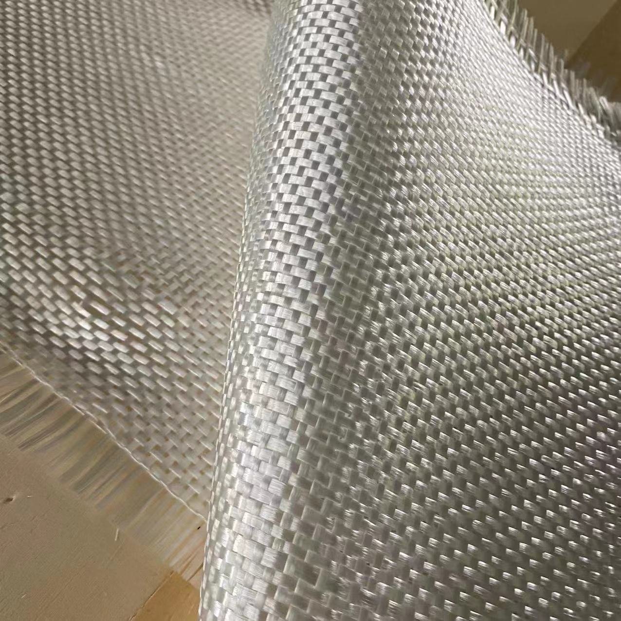 China Manufacturer 400Gsm Fiberglass Woven Roving Fiberglass Fabric Cloth