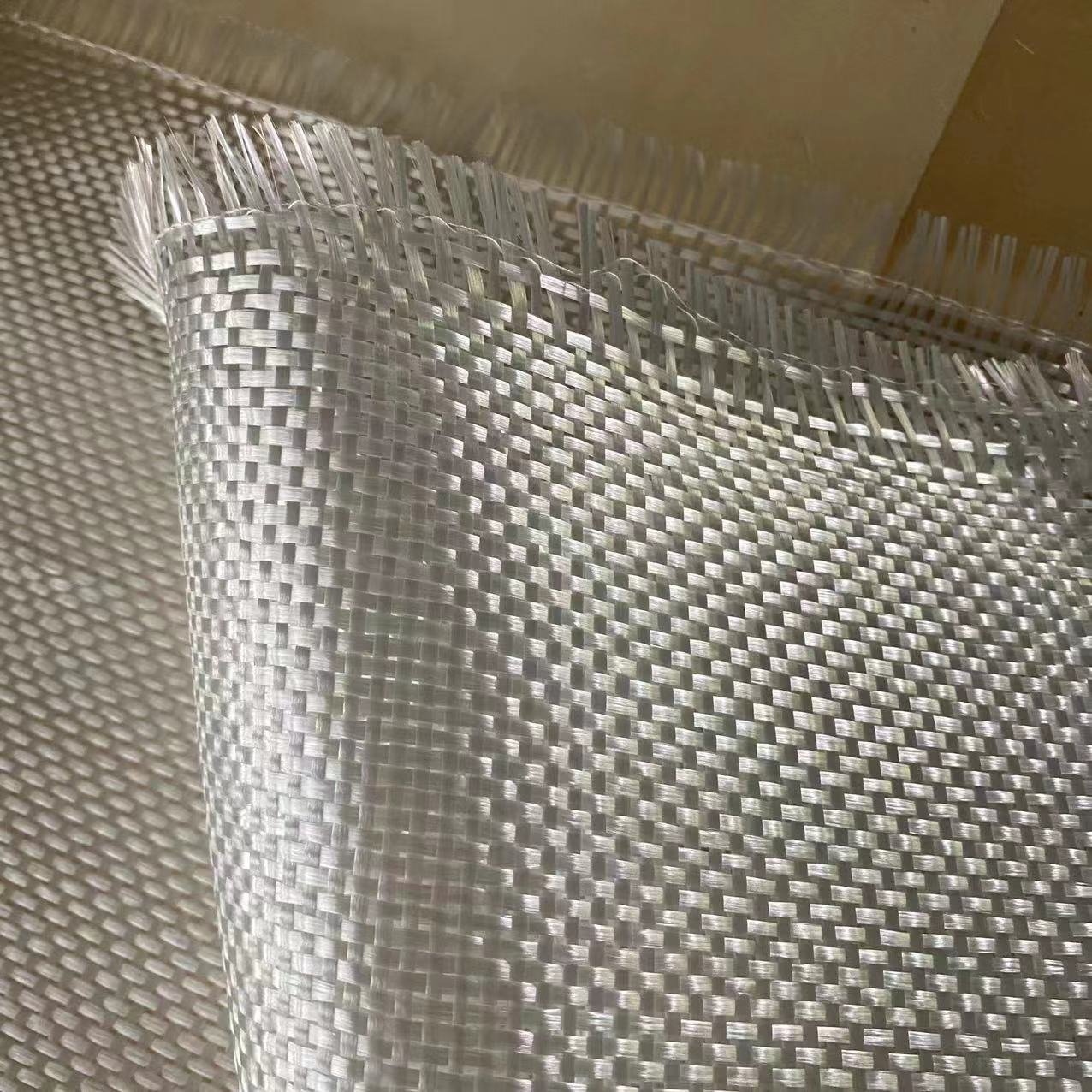 China Manufacturer 400Gsm Fiberglass Woven Roving Fiberglass Fabric Cloth
