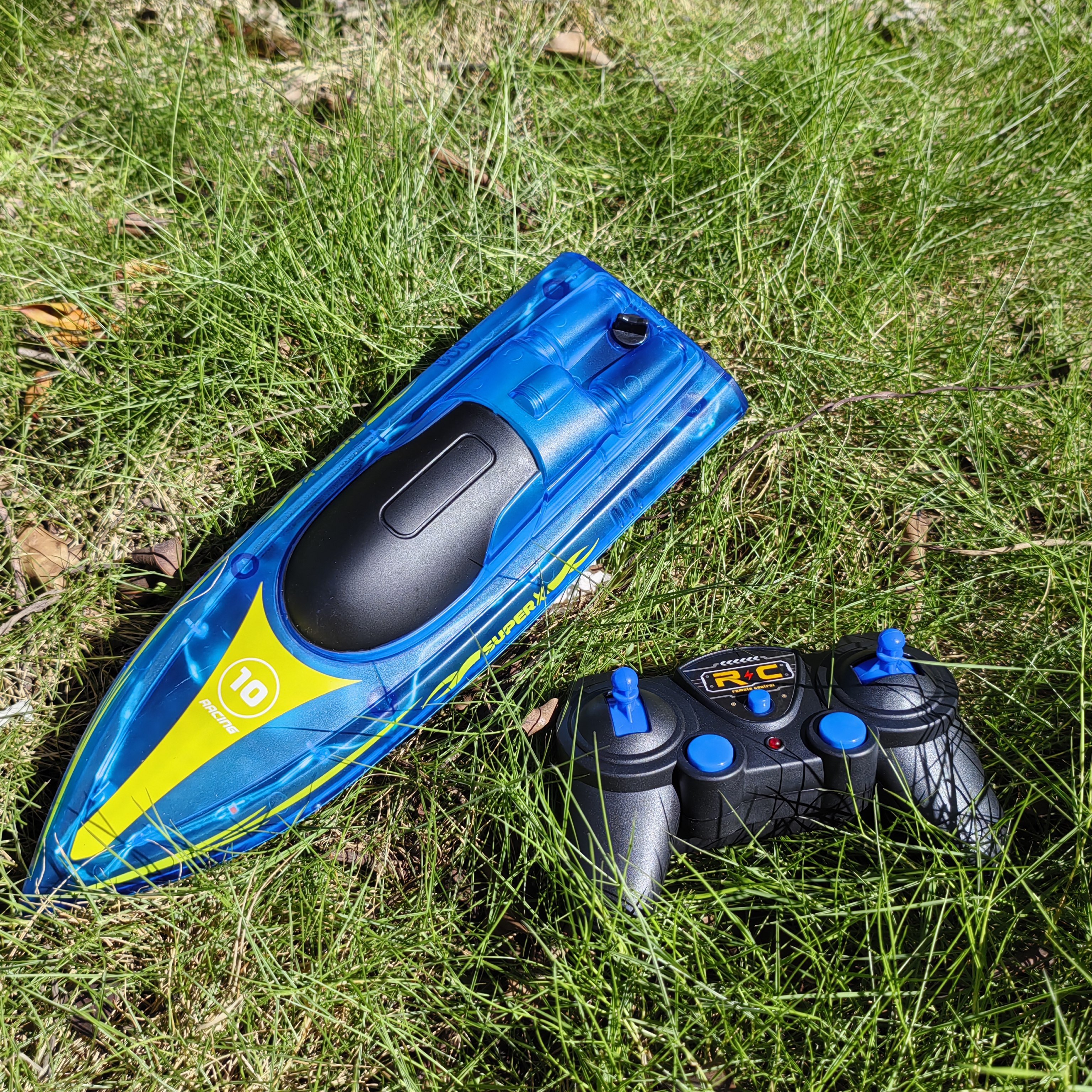 Flytec 2.4G V555 Kids Electric Boat Toy for Swimming Pool Cover Waterproof RC Electric Motor Boat Glowing 60 Mins Endurance