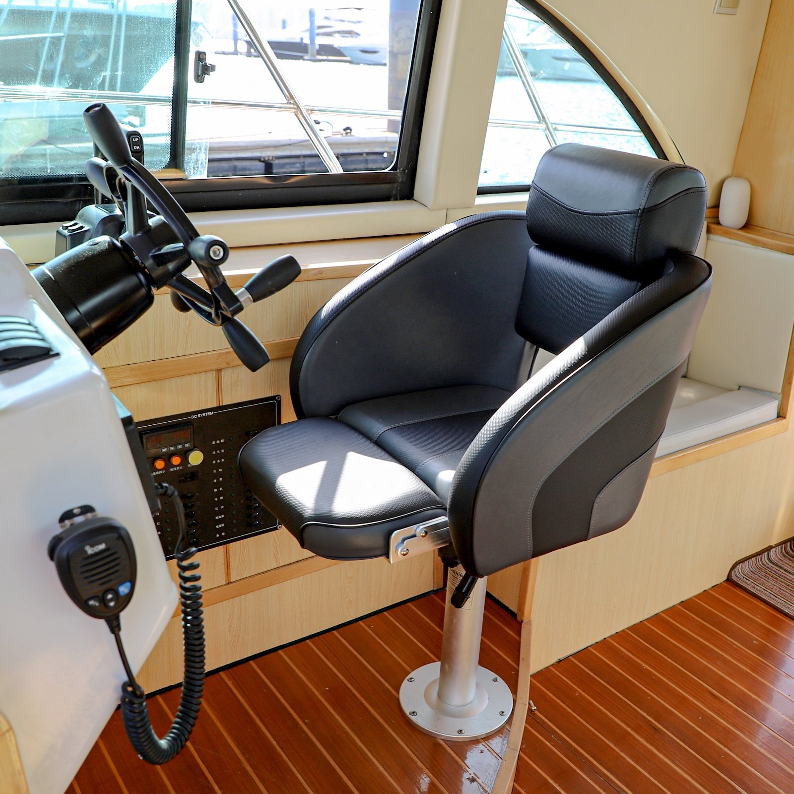 Hot Sale Luxury Captain Chair Helm High Back Marine Boat Seat Manufacturer
