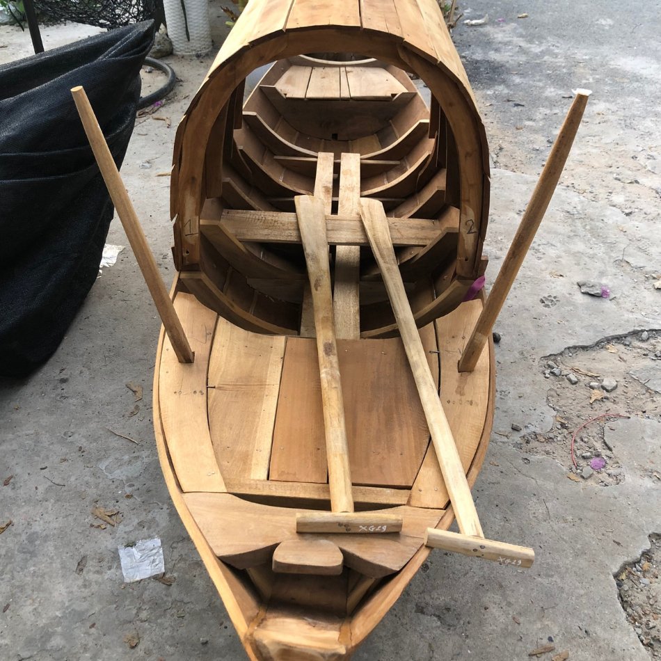 High Quality Customized Designs Wholesale Handcrafted Natural Wood Vietnam Rowing Boats with Dome Fishing Boat for Lake Usage
