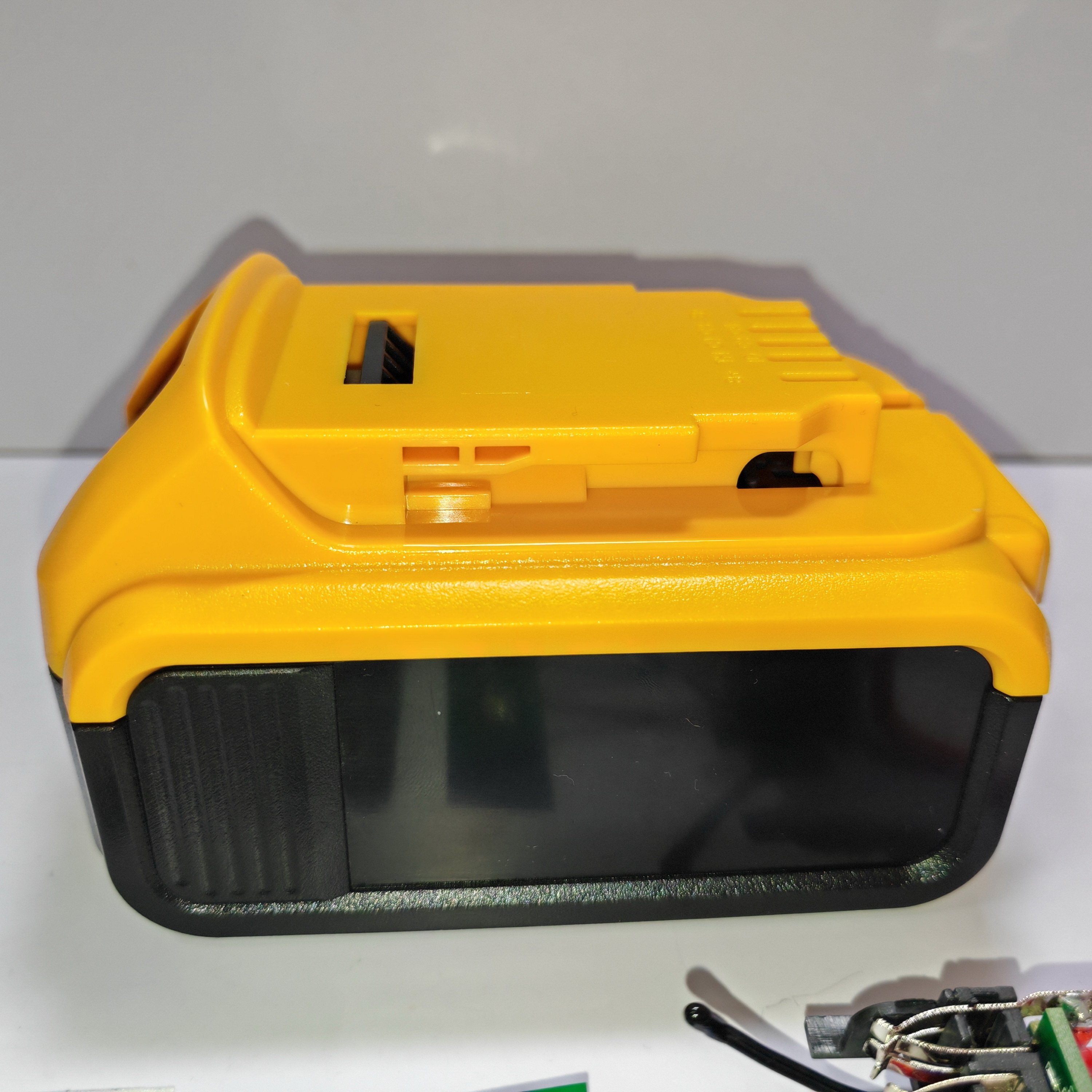 Factory Price Dewal DCB206 DCB205 20V 18V Plastic case 6.0AH 5.0ah 4.0ah 3.0Ah Plastic Housing 10 Cell Plastic Cover Kit Bms PCB