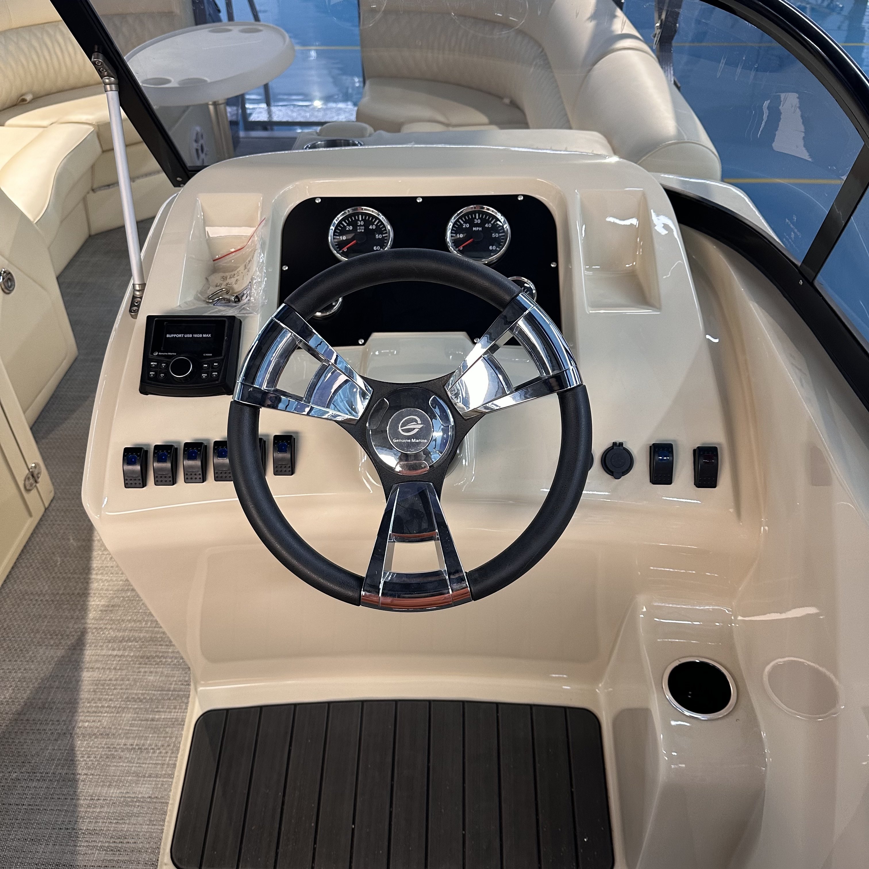 Kinocean 22ft Luxury Fiberglass Sport Pontoon Boat with Beautiful Interior and Exterior Yacht Type Product