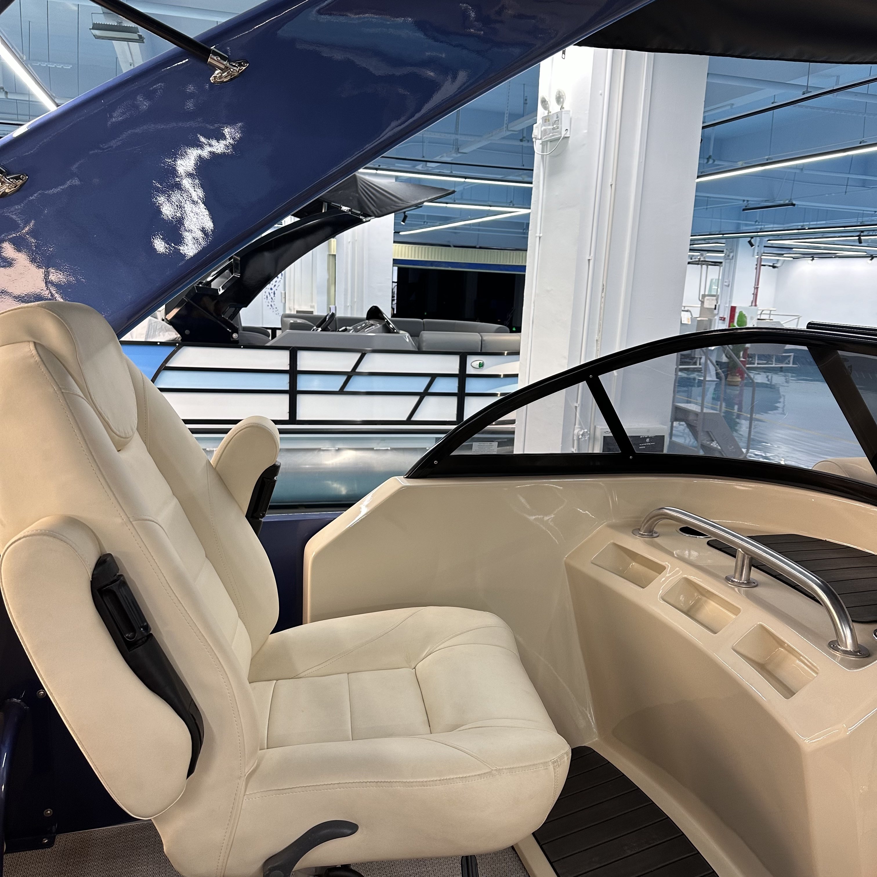 Kinocean 22ft Luxury Fiberglass Sport Pontoon Boat with Beautiful Interior and Exterior Yacht Type Product
