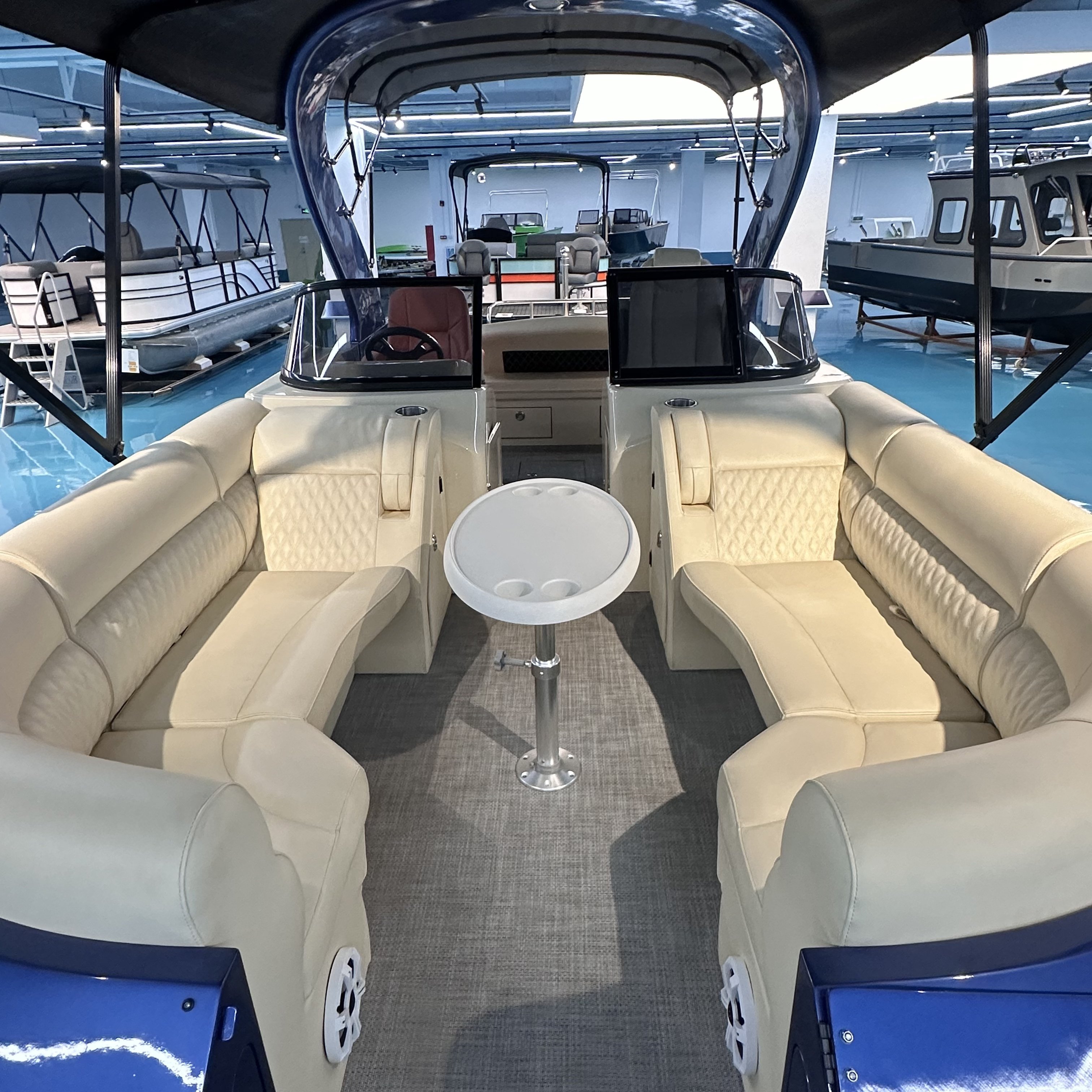 Kinocean 22ft Luxury Fiberglass Sport Pontoon Boat with Beautiful Interior and Exterior Yacht Type Product