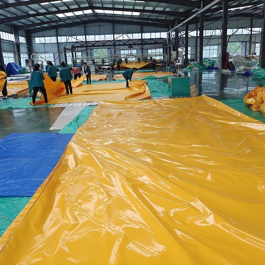 Vietnam Manufacturer Supplies Pvc Coated Canvas Tarpaulin Pvc Tarpaulin Striped Awning Fabric for Carport Tarpaulin