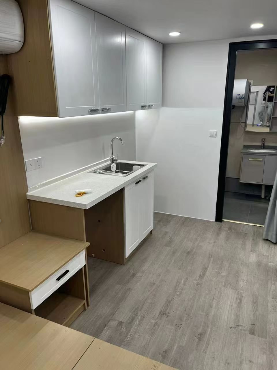 Fashionable Off-Road Apple Cabin Travel Trailer for Camping RV Camper with Bathroom for Hotel Use or Flat Pack Container