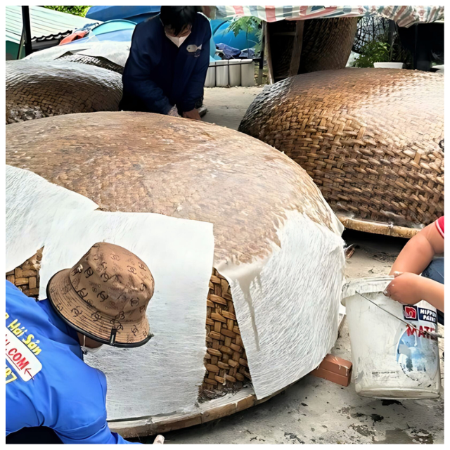 Wholesale Customizable OEM Single-Seating Oval Bamboo Coracle Fishing Boat Fast Delivery Good Price Vietnam Rowing Boats