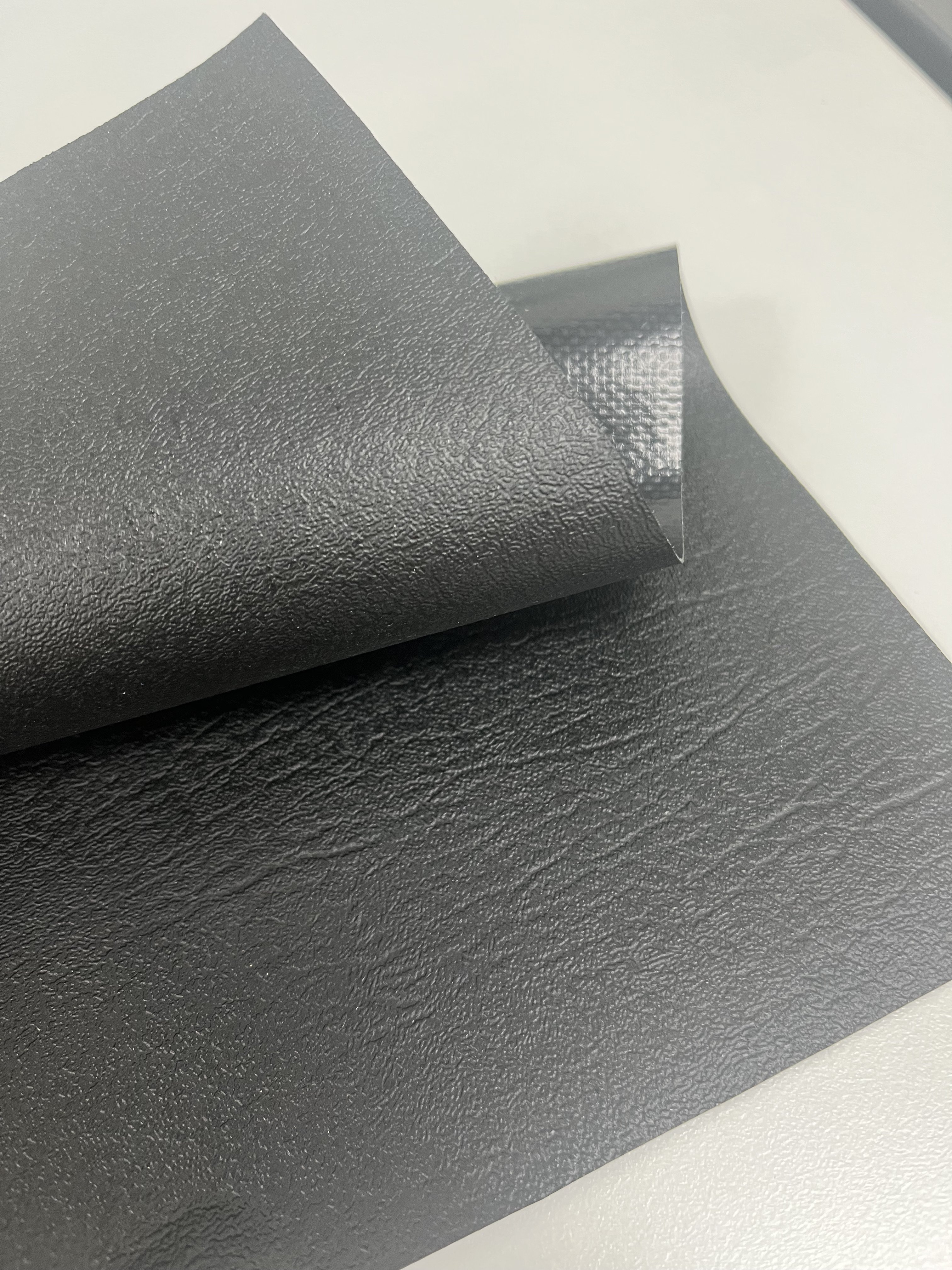 2.5 m 650gsm Tatami Leather Embossing One Side PVC Coating Tarpaulin for Slip-resistant Sport Mats
