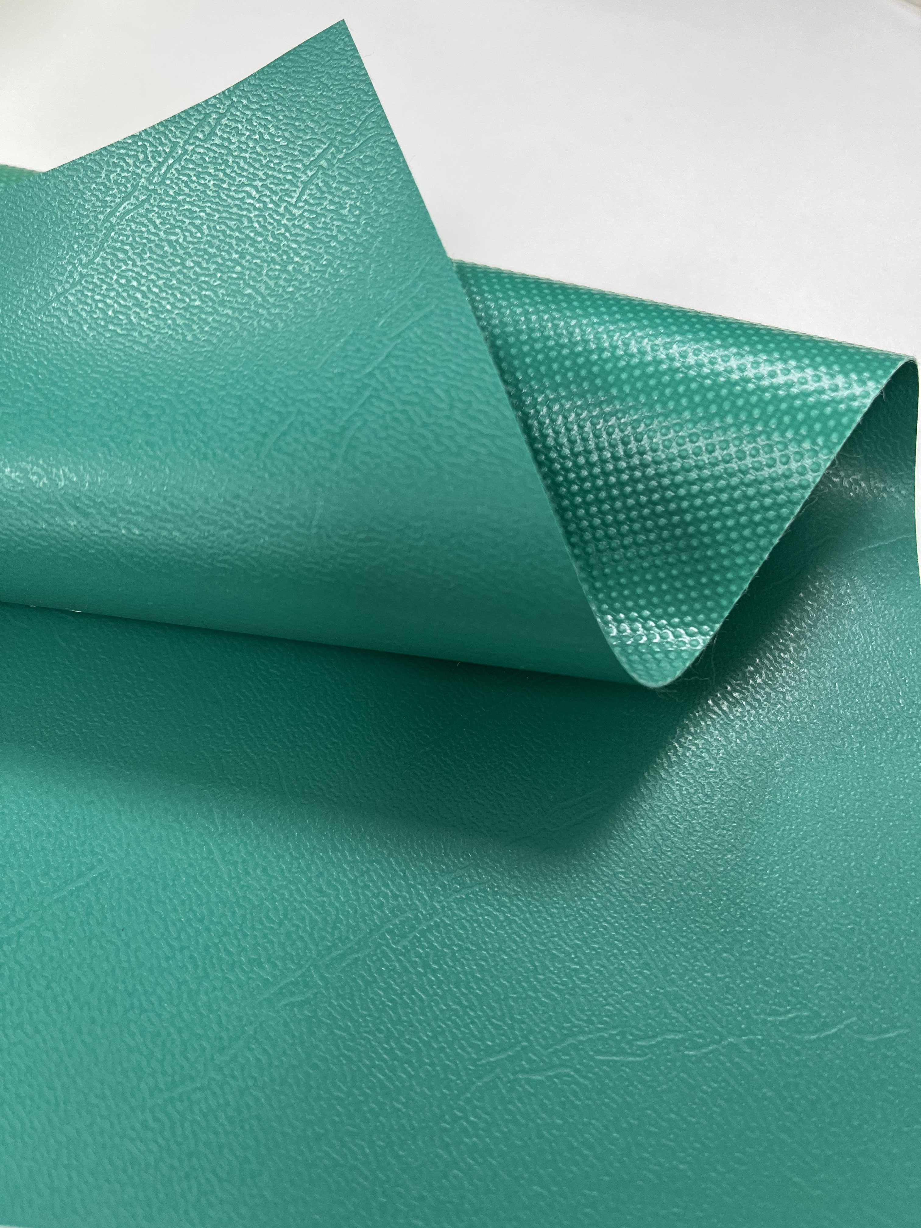 2.5 m 650gsm Tatami Leather Embossing One Side PVC Coating Tarpaulin for Slip-resistant Sport Mats
