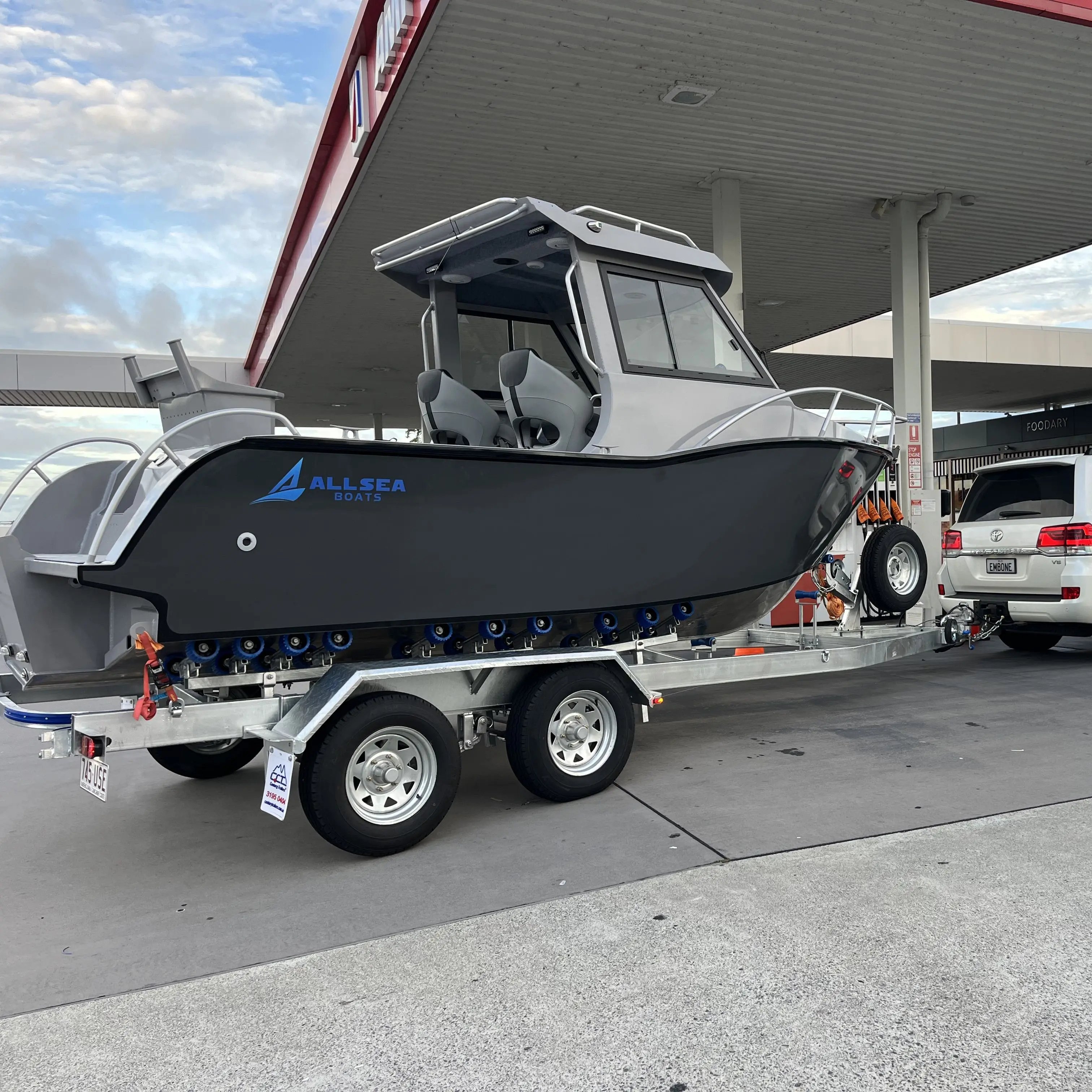Profisher 625 Small and Comfortable Aluminum Fishing Boat Outboard Engine Sport Yacht Type for Families