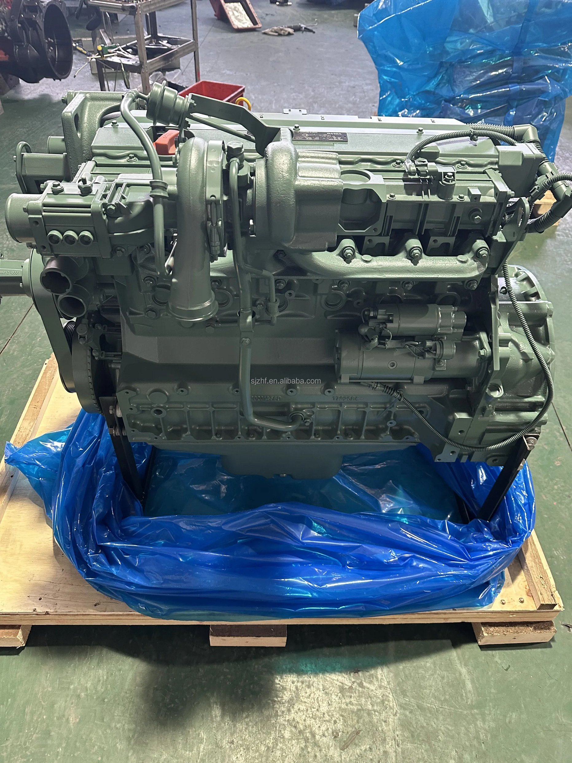 Original Vo D6E D4D EC210B Turbocharged Inter-cooled Diesel Engine 100-155kw 2000rpm 2400rpm Electric Start Air-Cooled