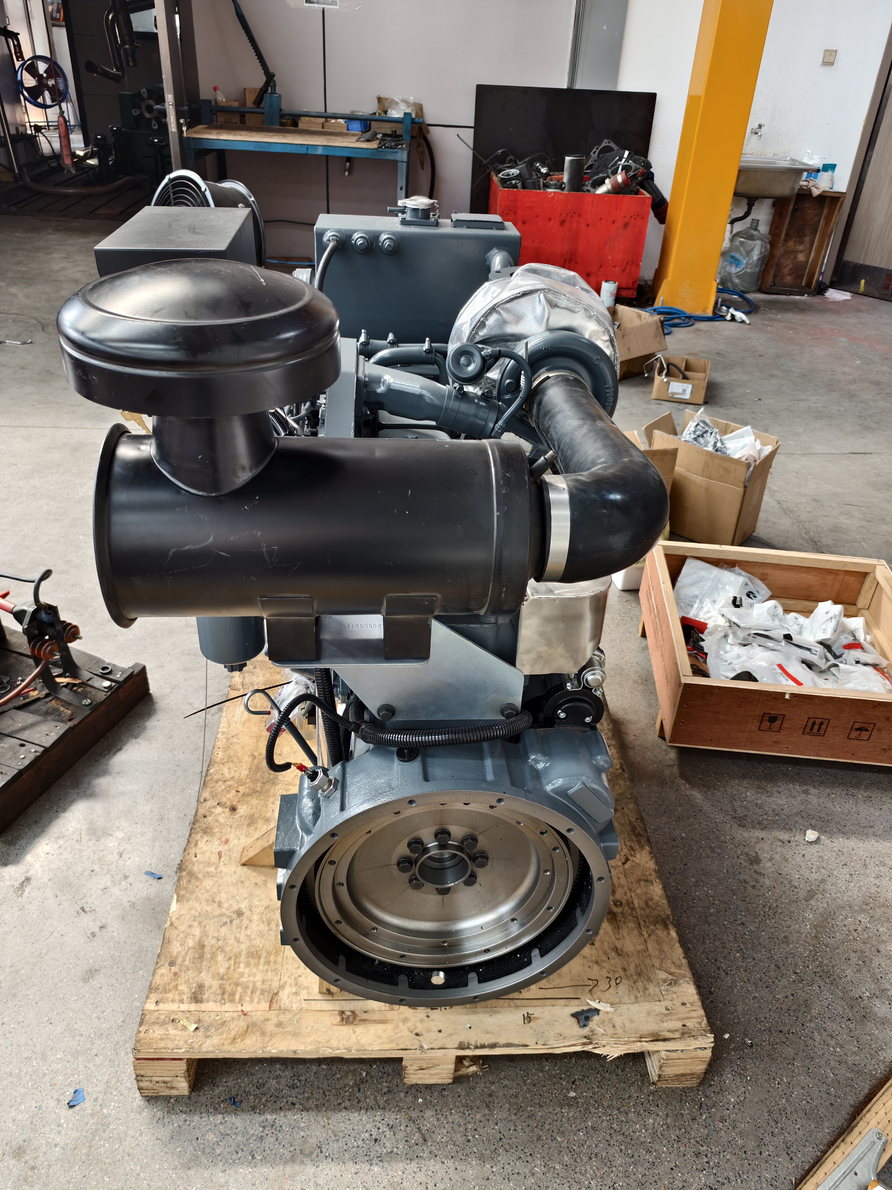 Dongfeng DCEC Brand Marine Push Used 120hp 6 Cylinders Boat Motor 6BTA5.9 Marine diesel Engine Wet Exhaust Pipe Turbocharger