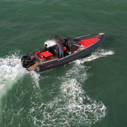 Italian Designed Luxury 8.5m RIB Boat 28 ft Inflatable Yacht PVC Orca Hypalon with Sunbed Outboard Engine Sports Gear