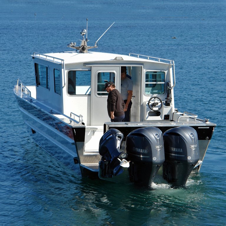 Best 7.9m Aluminum Cabin Fishing Boat New Center Console Landing Craft for Lake Passenger and Cargo Outboard Engine Transport