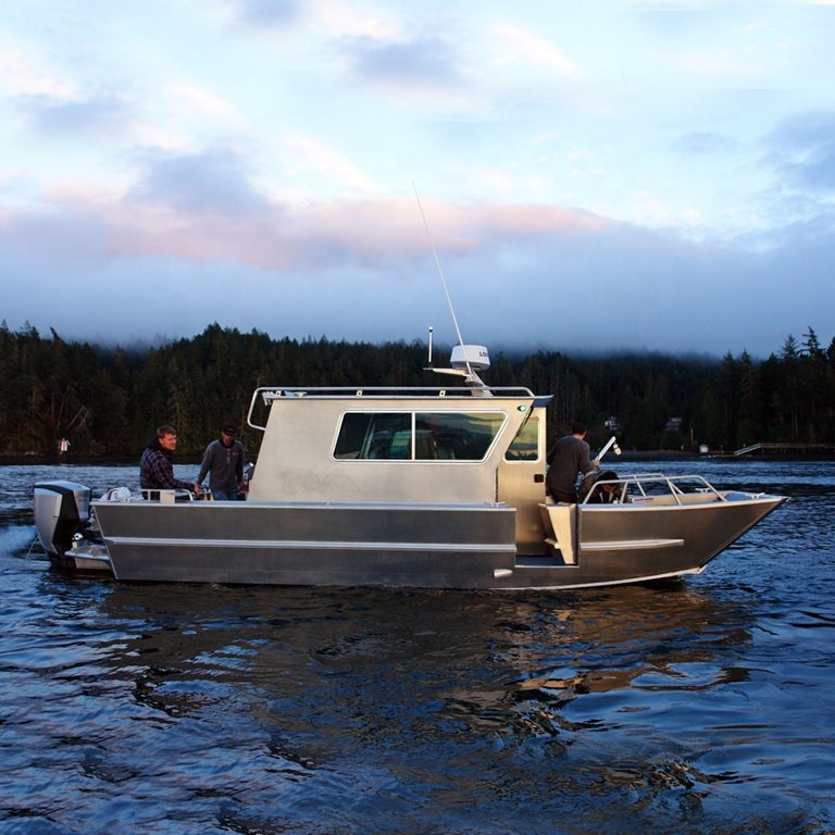 Best 7.9m Aluminum Cabin Fishing Boat New Center Console Landing Craft for Lake Passenger and Cargo Outboard Engine Transport