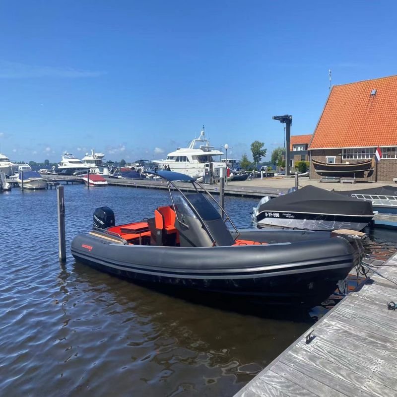 Hot Selling 28ft 8.5m Luxury Sport Yacht Black Hull Outboard Motor Hypalon Tube Entertainment Cruising Aluminium Fishing Boat