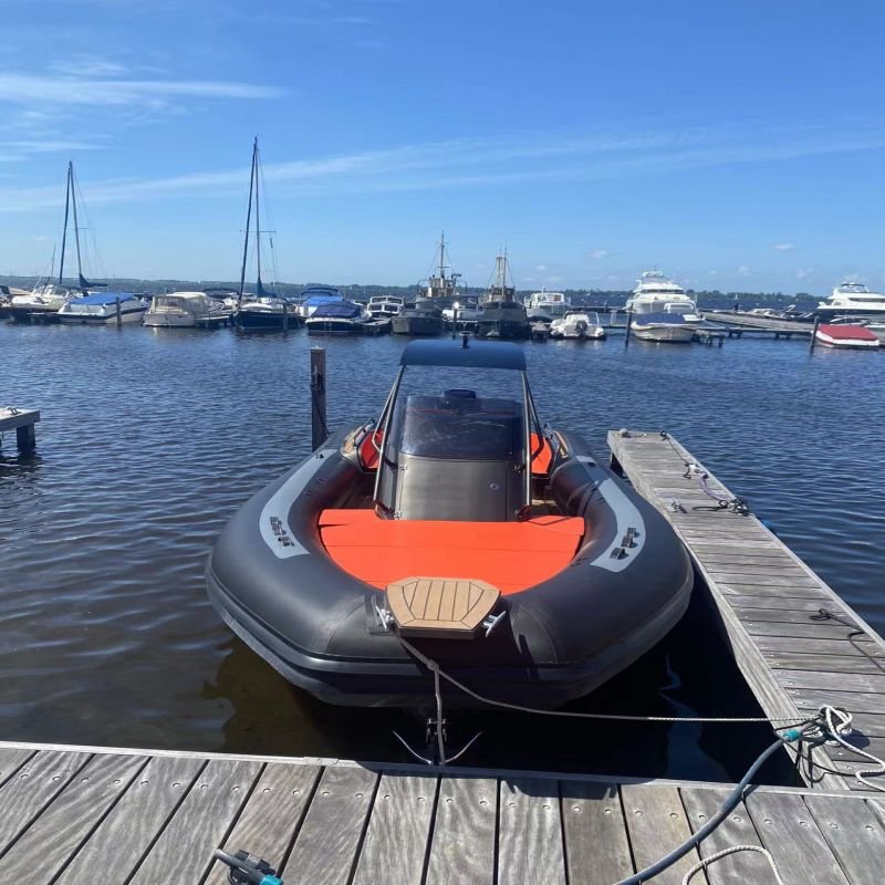 Hot Selling 28ft 8.5m Luxury Sport Yacht Black Hull Outboard Motor Hypalon Tube Entertainment Cruising Aluminium Fishing Boat