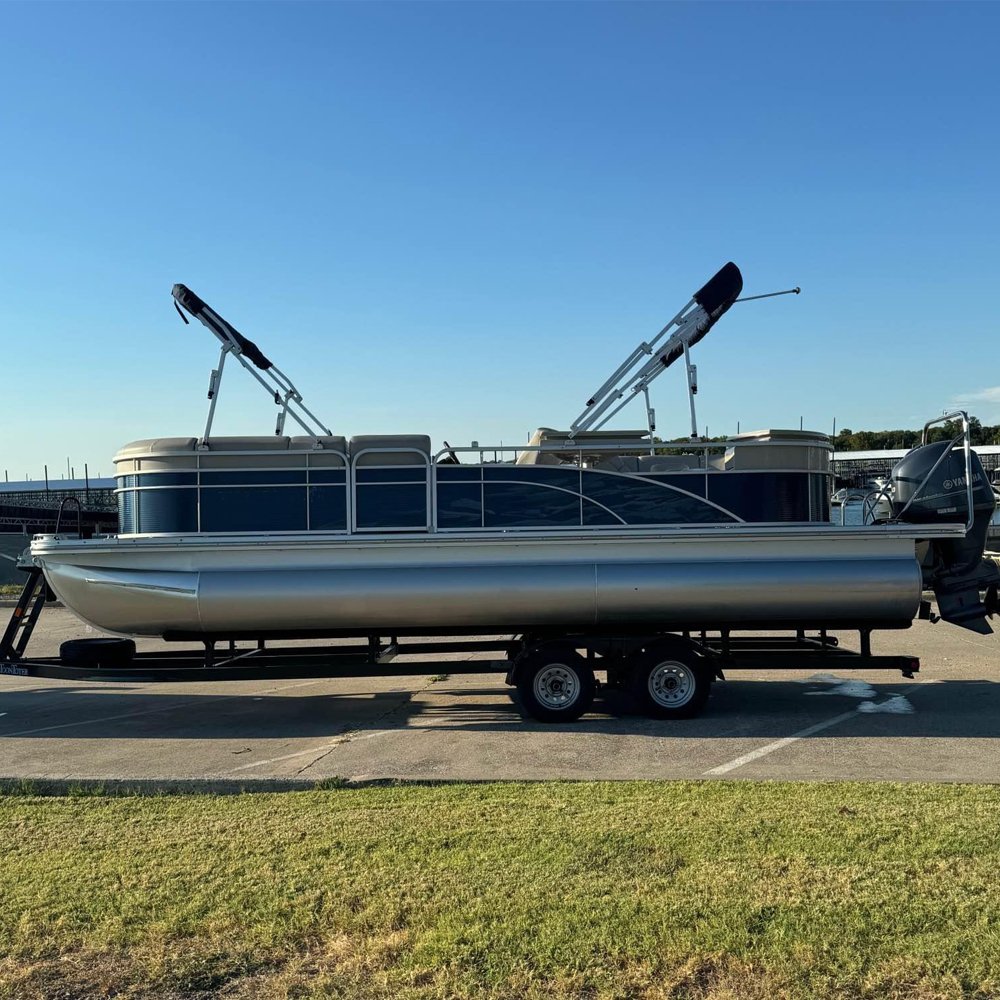 Family 25ft Aluminum Pontoon Party Boat with Outboard Engine for Lake and River Cruising Pontoon Boat for Lake Rides Parties