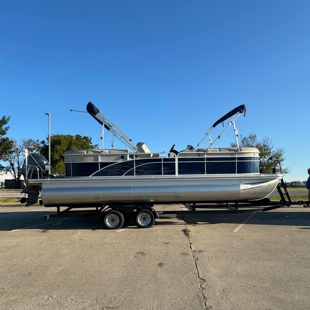 Family 25ft Aluminum Pontoon Party Boat with Outboard Engine for Lake and River Cruising Pontoon Boat for Lake Rides Parties