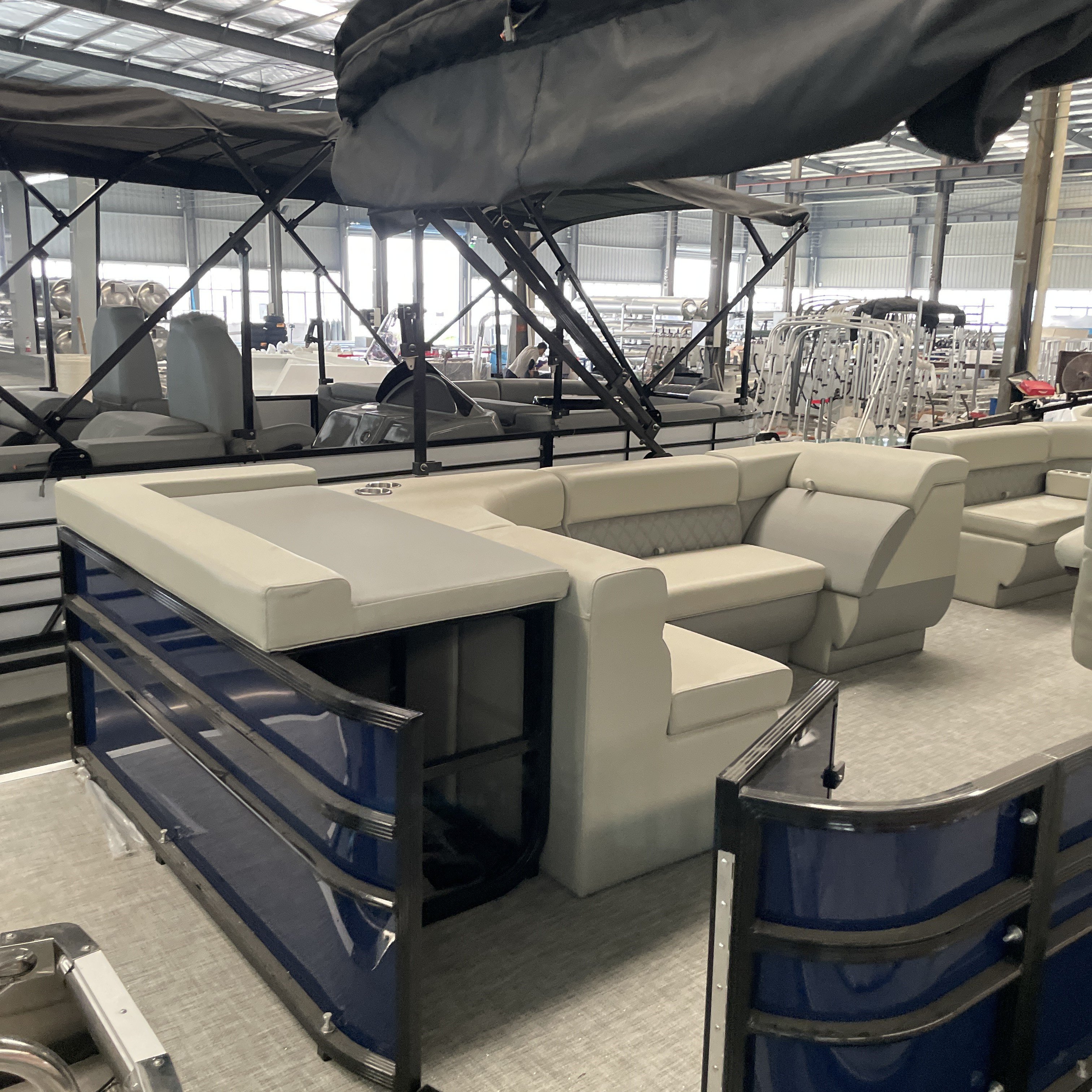 Factory Direct 7.6m/25ft Aluminum Offshore Pontoon Boats for Lake Usage Hot Sale with Outboard Engine Combo Set
