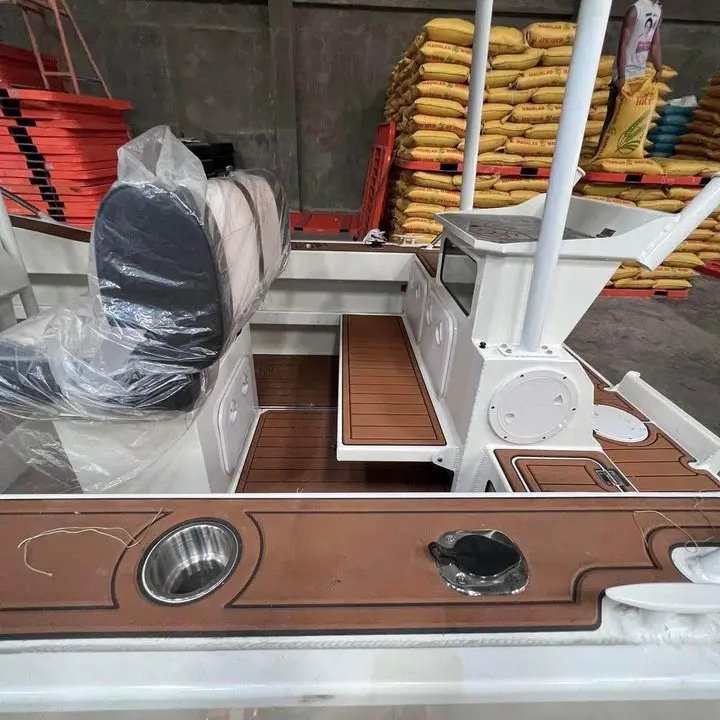 Factory Sale 6m Cabin Boats Aluminum Motor Sailing Yacht for Fishing and Leisure Outboard Engine for River Use