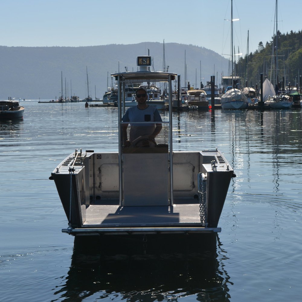 High-End Luxury Aluminum Yacht Fishing Cabin Cruiser Landing Craft Boat Outboard Elegant Design Optimal Comfort Performance