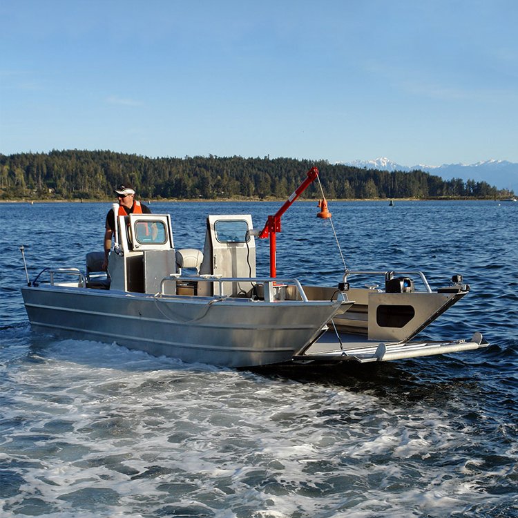 High-End Luxury Aluminum Yacht Fishing Cabin Cruiser Landing Craft Boat Outboard Elegant Design Optimal Comfort Performance