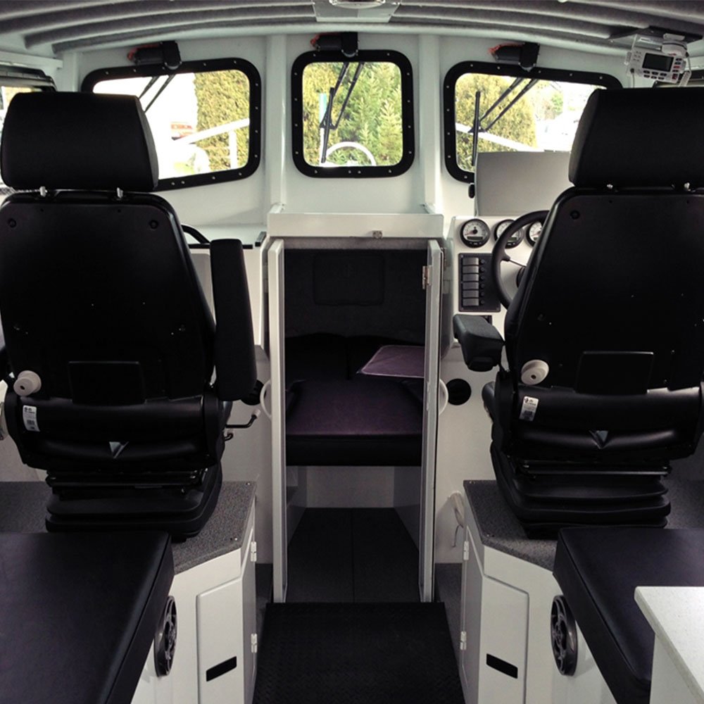 High-Speed Sport Yacht Cabin Fishing Boat with Storage Space Fully Warehoused Aluminum Outboard Engine for Sale
